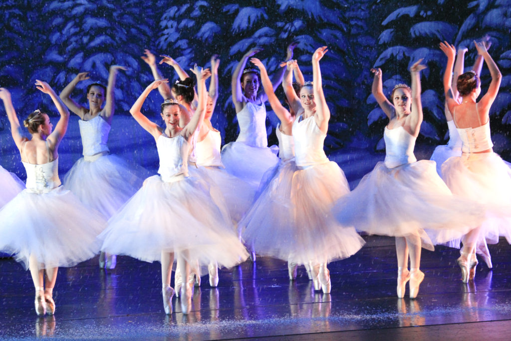 RMDT Ballerinas on pointe during Snow Dance in 2015 Nutcracker